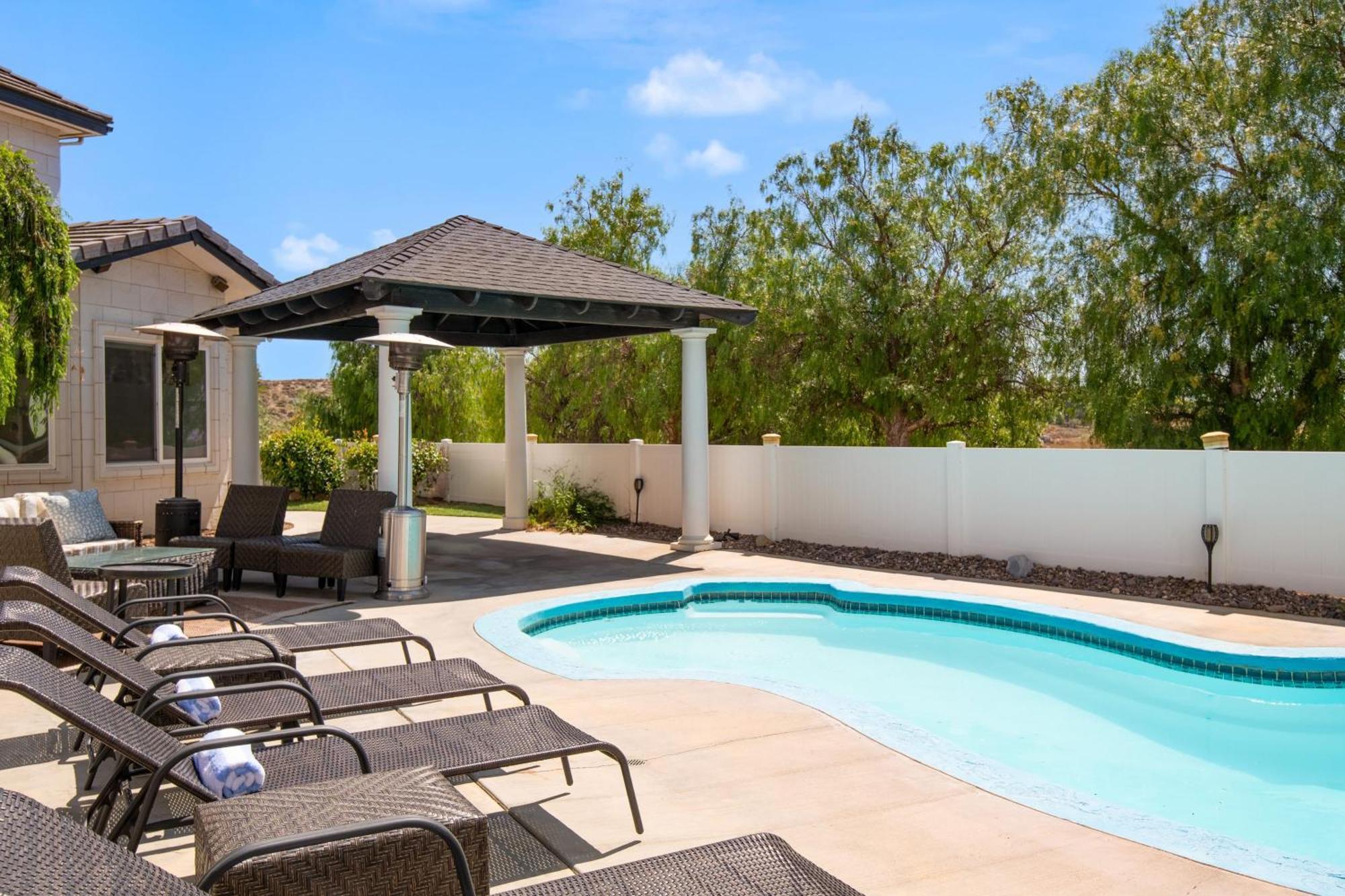 Grand Contento By Avantstay Extraordinary Estate W Pool Hot Tub Movie Room Temecula Kültér fotó