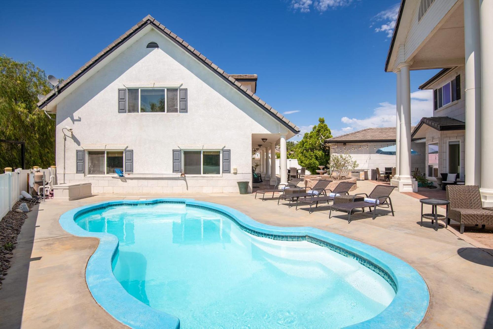 Grand Contento By Avantstay Extraordinary Estate W Pool Hot Tub Movie Room Temecula Kültér fotó