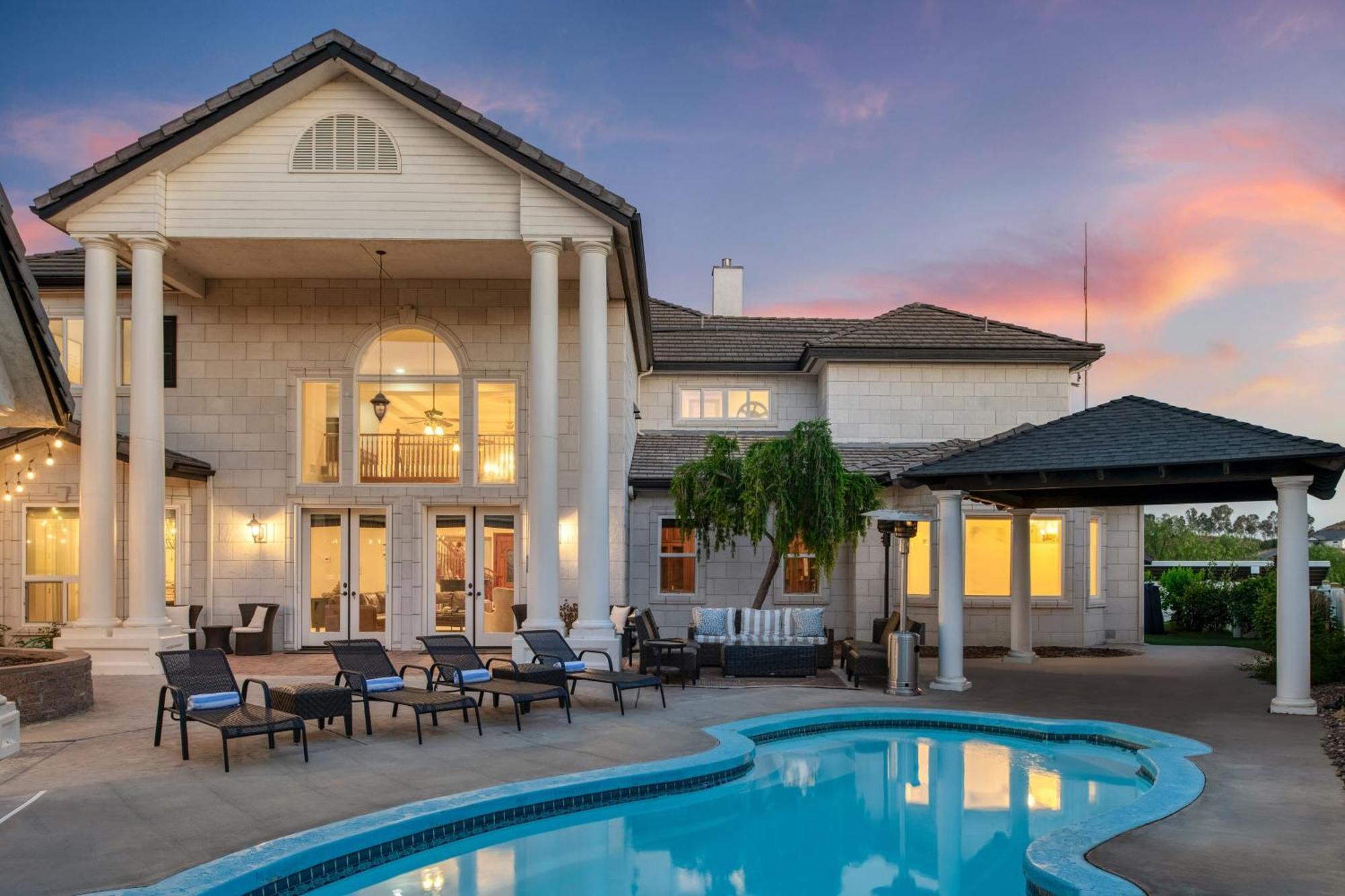 Grand Contento By Avantstay Extraordinary Estate W Pool Hot Tub Movie Room Temecula Kültér fotó